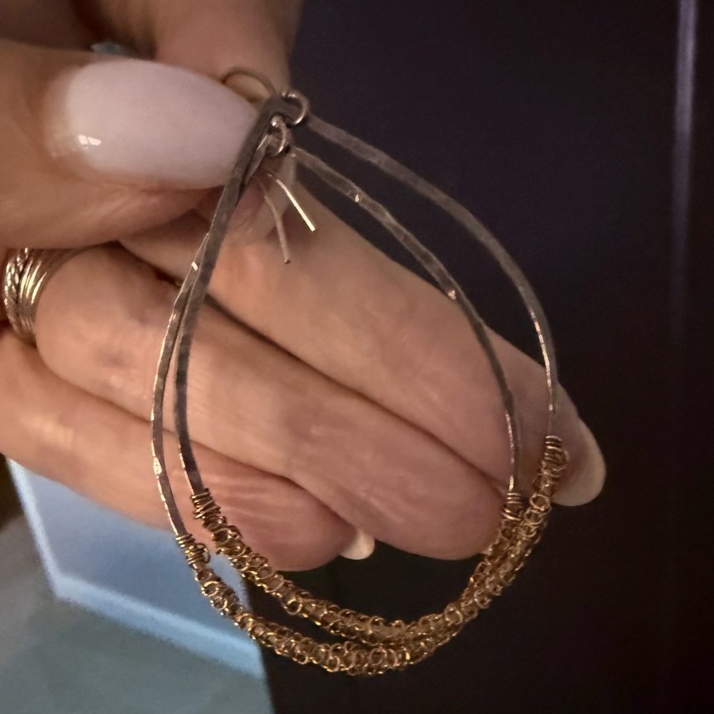 Hammered silver hoops with gold threads - Picture 3 of 3